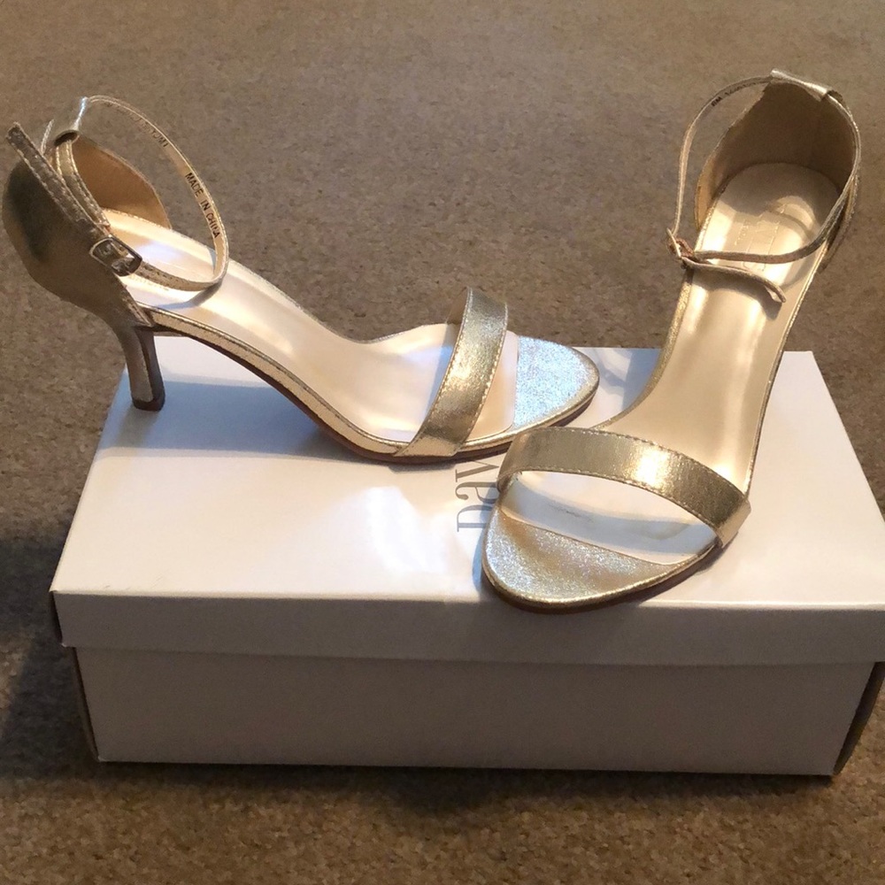 David’s Bridal size 8 Metalic Gold Hills